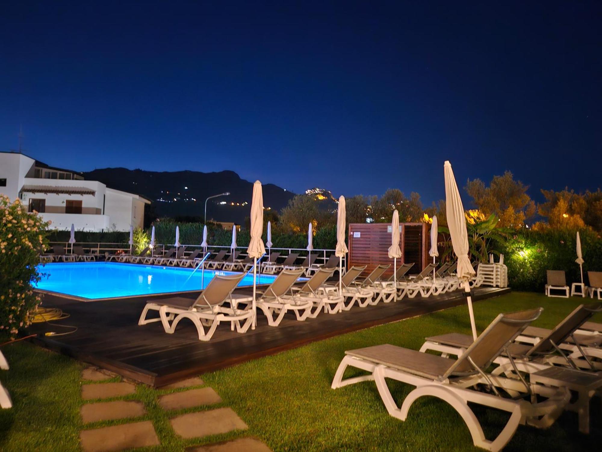 Residence Villa Giardini Екстер'єр фото