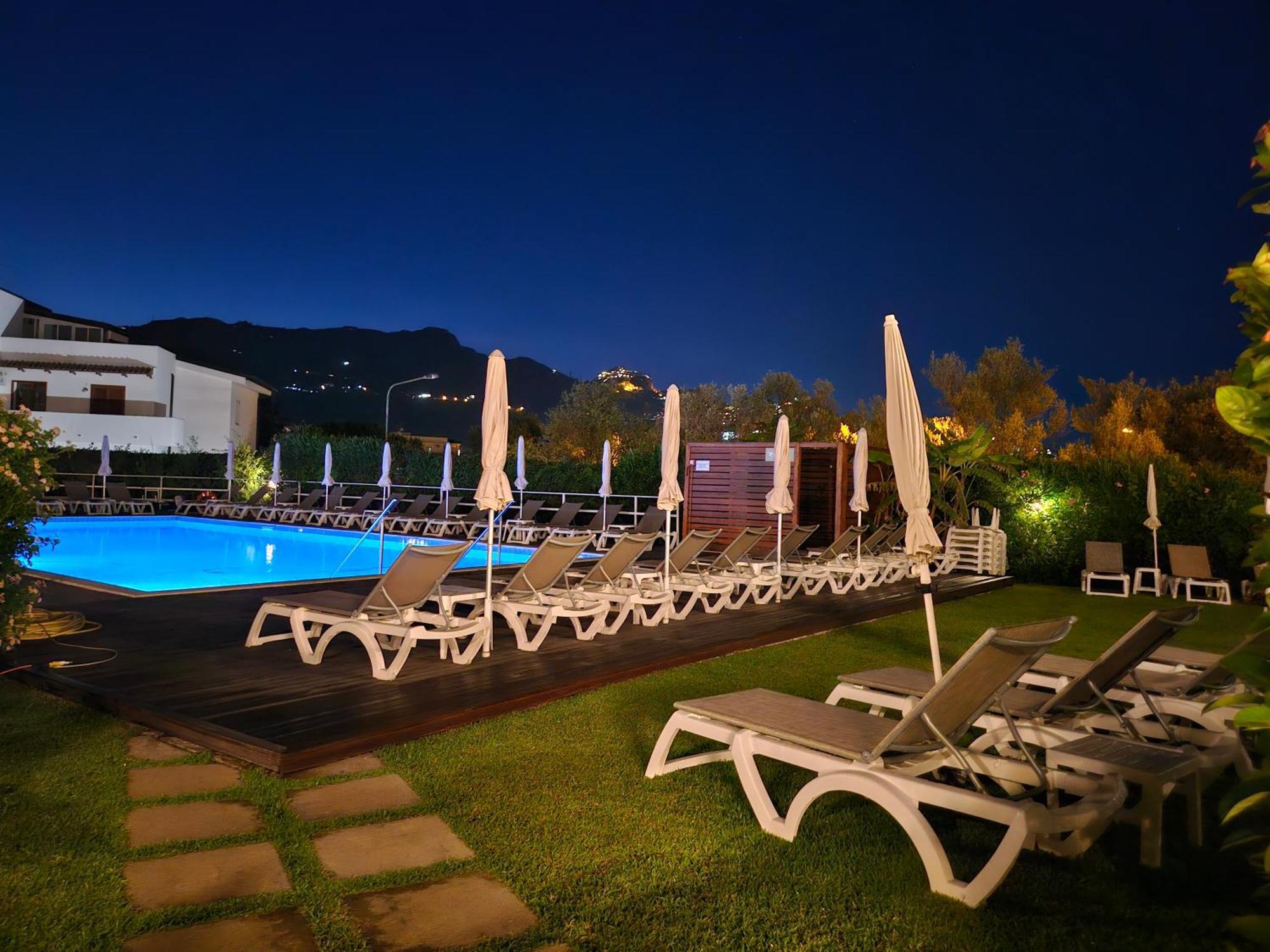 Residence Villa Giardini Екстер'єр фото