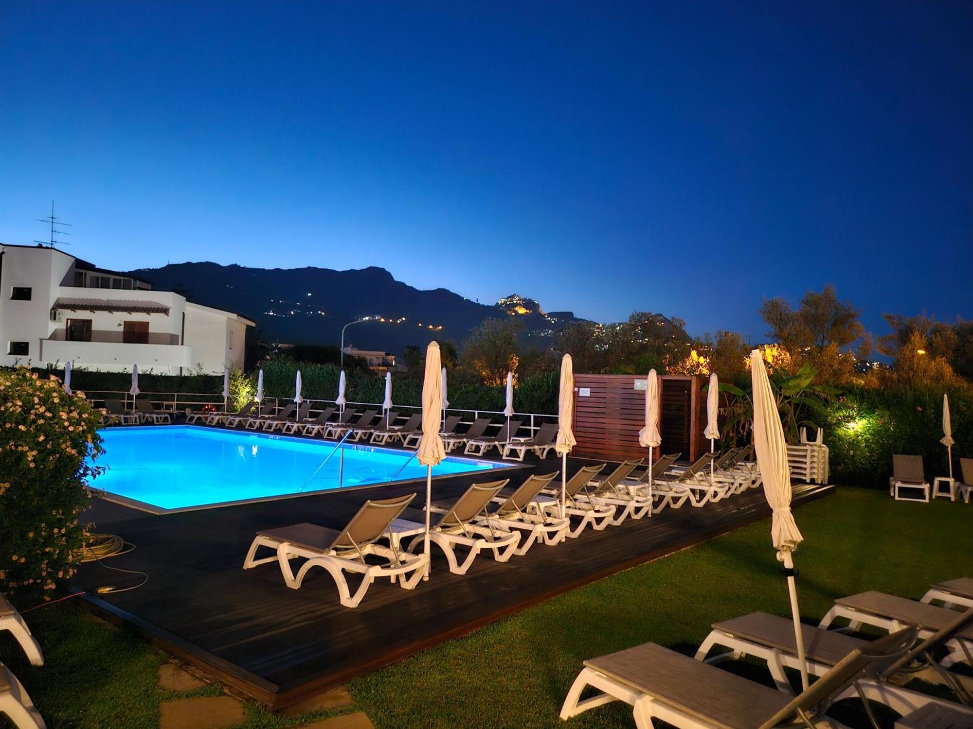 Residence Villa Giardini Екстер'єр фото