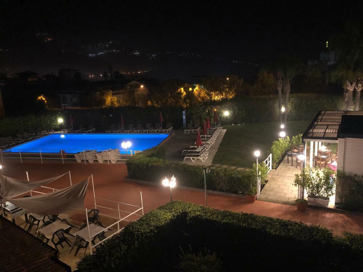 Residence Villa Giardini Екстер'єр фото